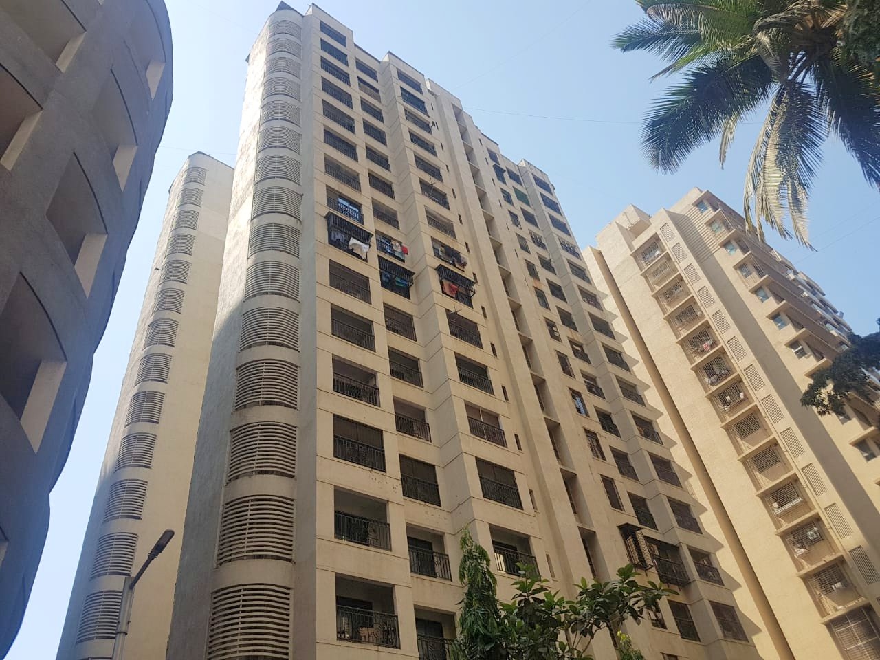 3 BHK in Ever Top, Andheri West - Photo 2