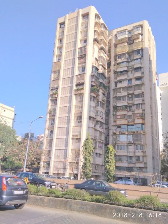 2 BHK Unfurnished in Movie Tower , Andheri West