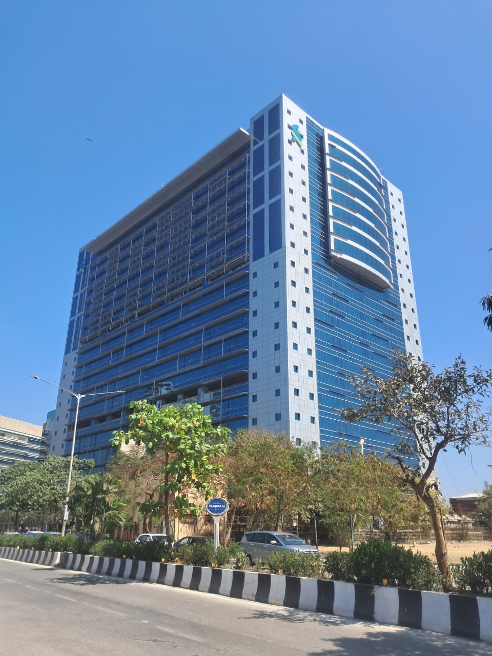 Office Fully Furnished in Parinee Crescenzo, Bandra East - Photo 2