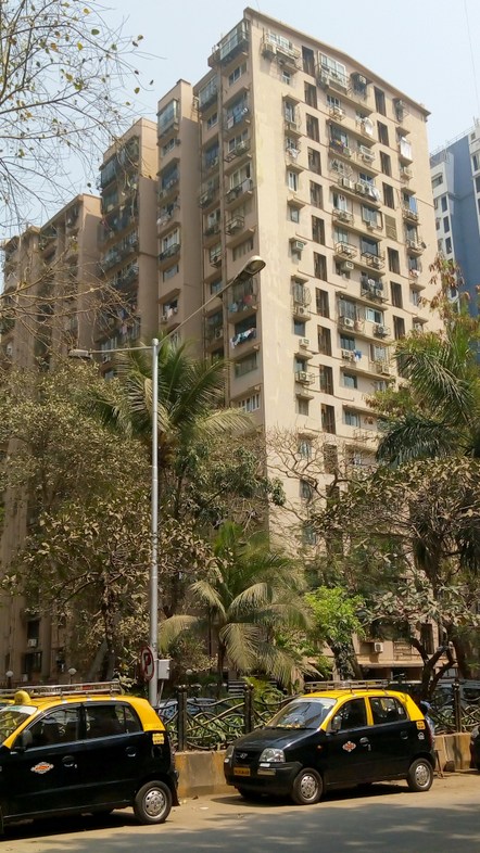 3 BHK Semi-Furnished in Satnam Apartment , Cuffe Parade