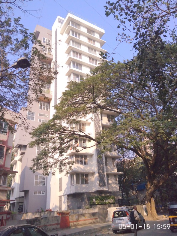 4 BHK Semi-Furnished in Natraj, Khar West - Photo 2