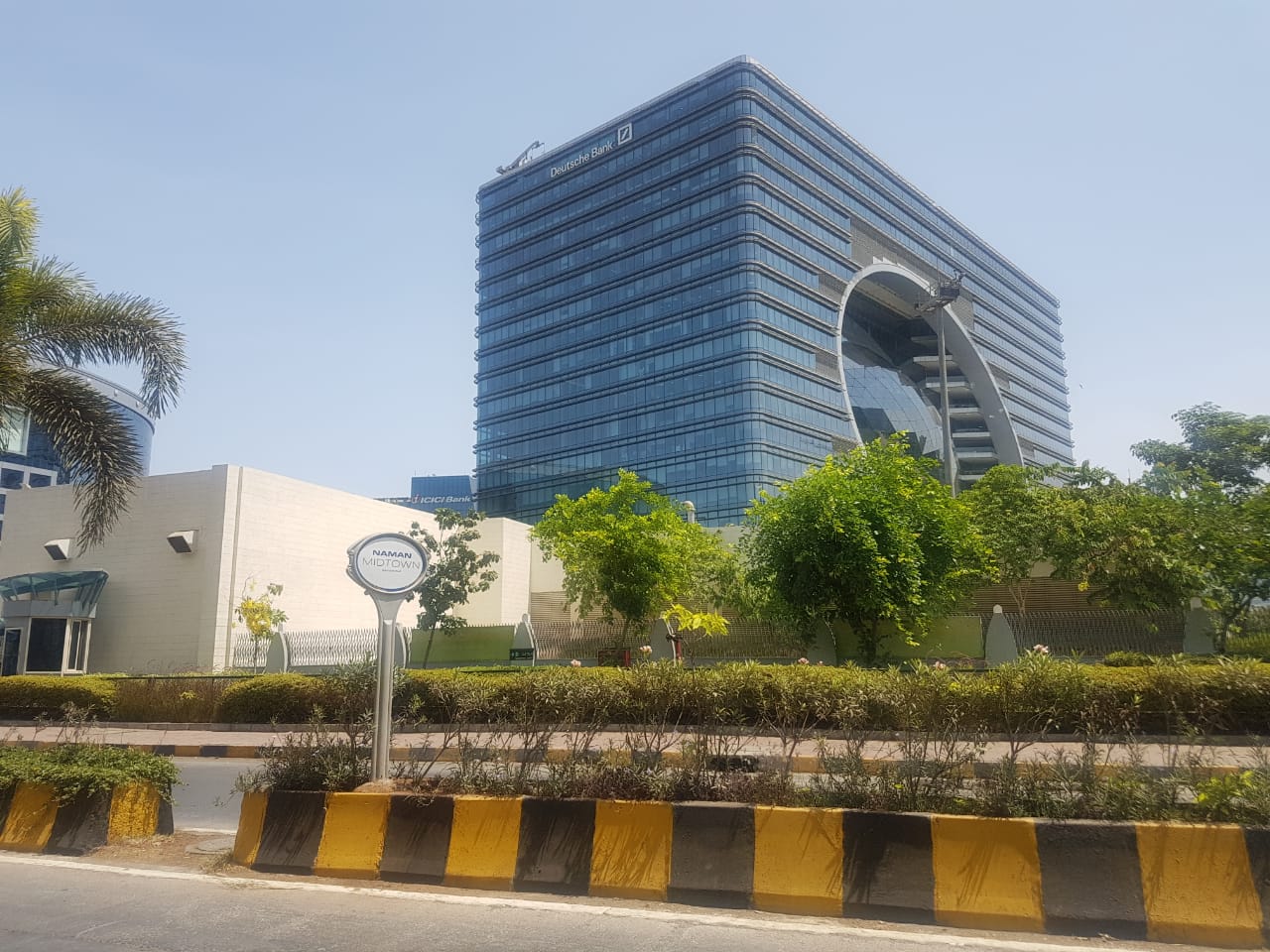 Office Fully Furnished in The Capital, Bandra Kurla Complex - Photo 2