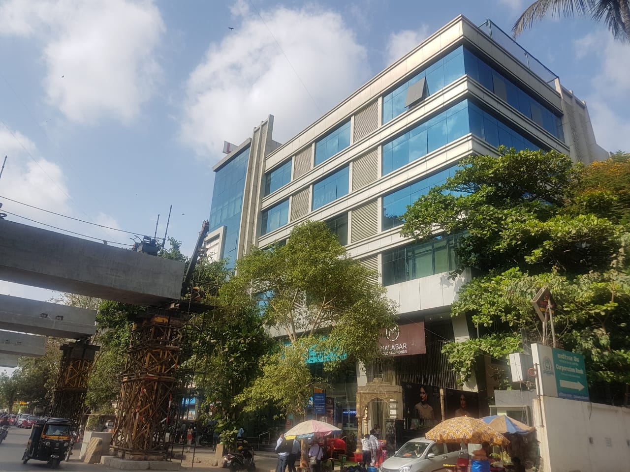 Office Semi-Furnished in Landmark , Andheri West