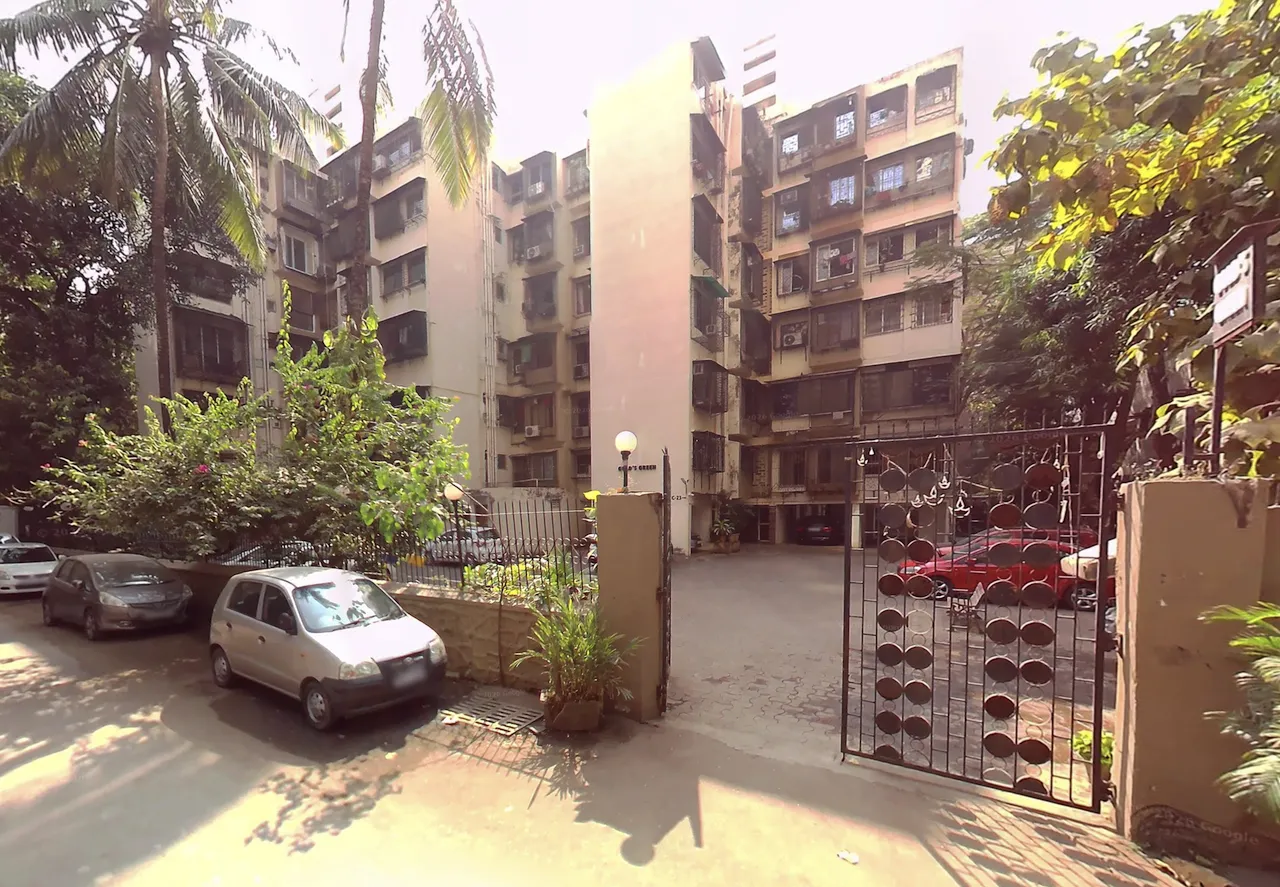1 BHK Semi-Furnished in Golds Green , Andheri West