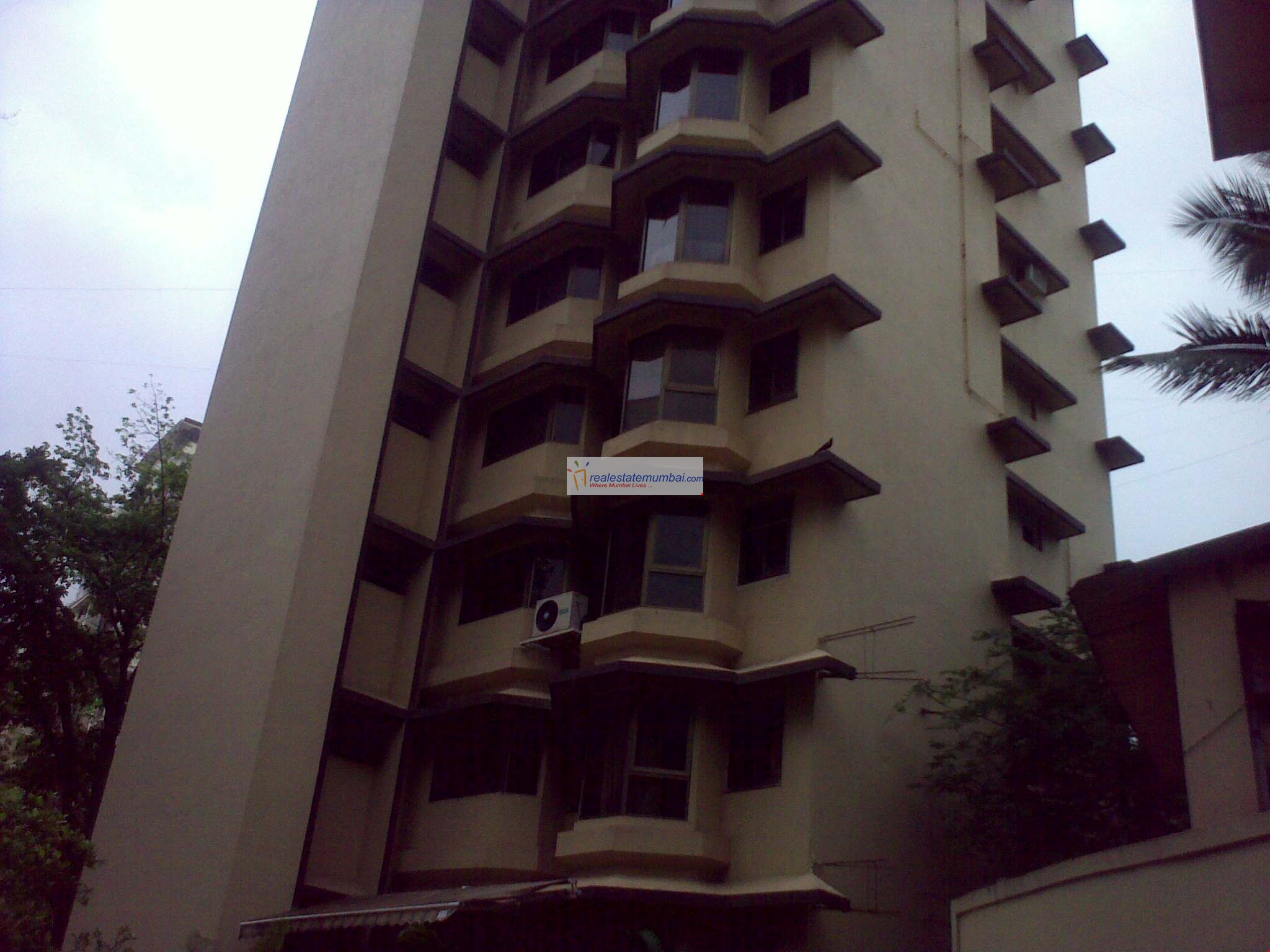 3 Semi-Furnished in Solitaire Apartments , Bandra West
