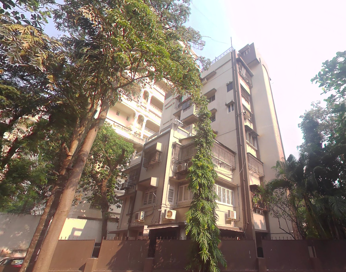1.5 BHK Fully Furnished in Rays House, Bandra West - Photo 1