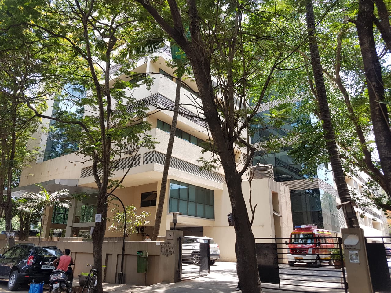 Office Semi-Furnished in Raheja Plaza , Andheri West