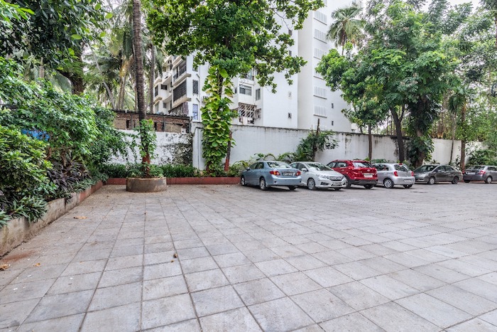 2 BHK Semi-Furnished in Amar Tower, Juhu - Photo 5