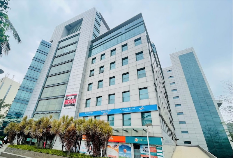 Office Semi-Furnished in Dosti Pinnacle , Thane West