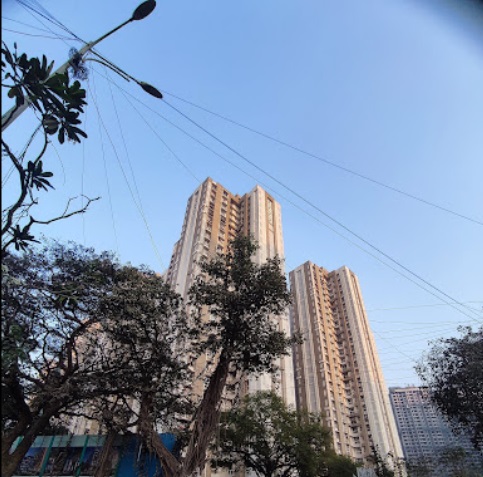 1.5 Semi-Furnished in Lodha Amara , Thane West