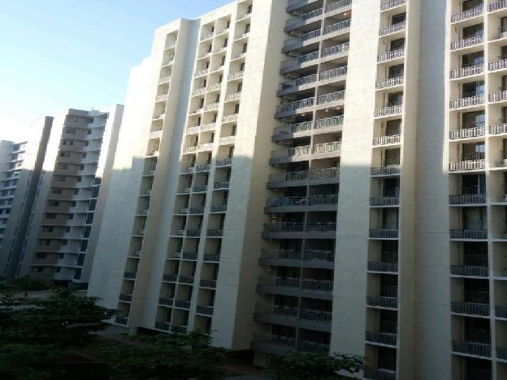 2 BHK Semi-Furnished in Mahalaxmi Towers , Andheri West