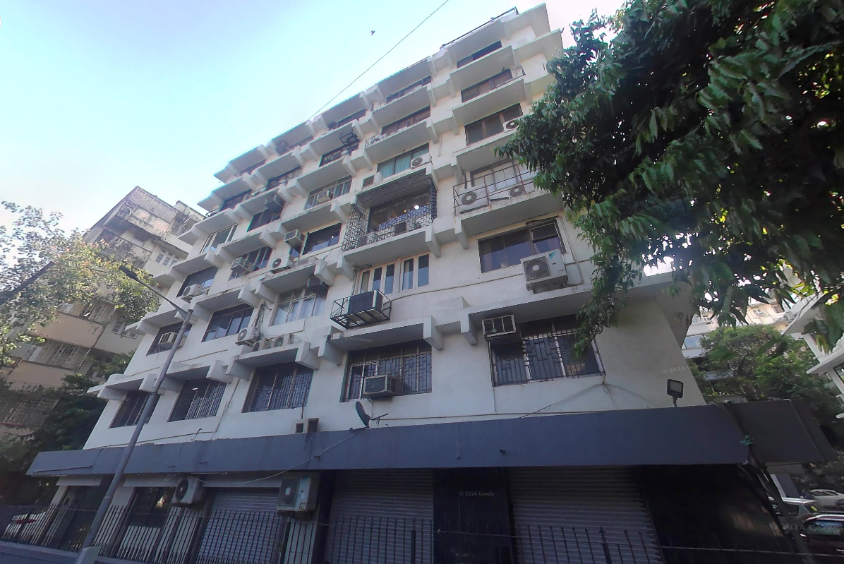 Office Semi-Furnished in Niranjan , Marine Drive