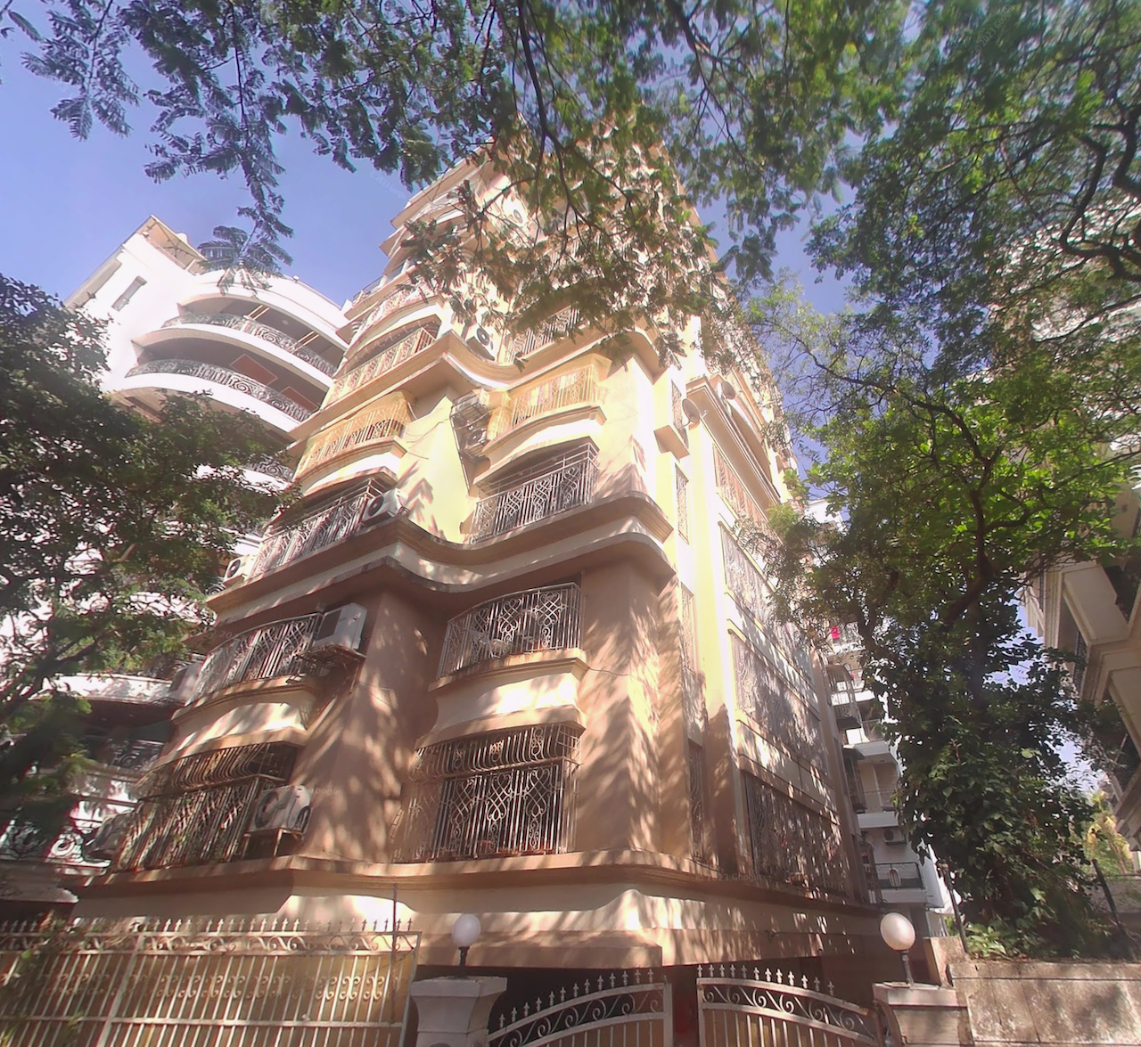 4 BHK in Shyam Kunj, Juhu