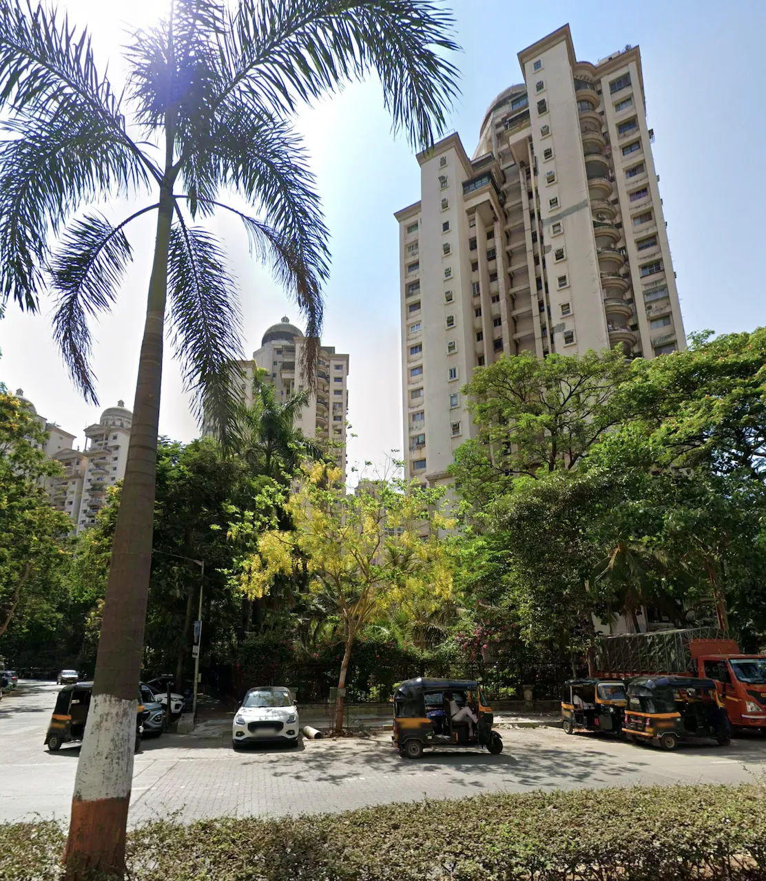 2 BHK Semi-Furnished in Viceroy Park CHS , Kandivali East