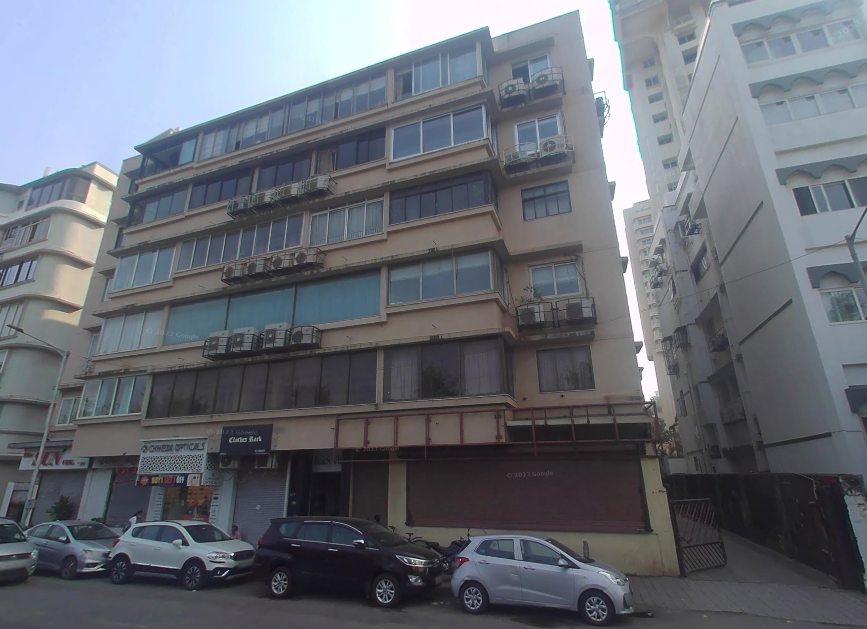 2 BHK Semi-Furnished in Beach View , Breach Candy