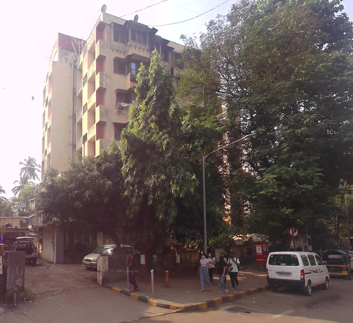 2 BHK Semi-Furnished in Wahedna Apartment, Bandra West