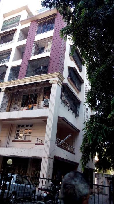 2.5 Semi-Furnished in Neefam Apartment , Bandra West