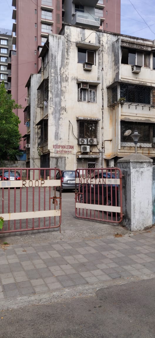 2 BHK Almost Empty in Roop Niketan Housing Society, Bandra West