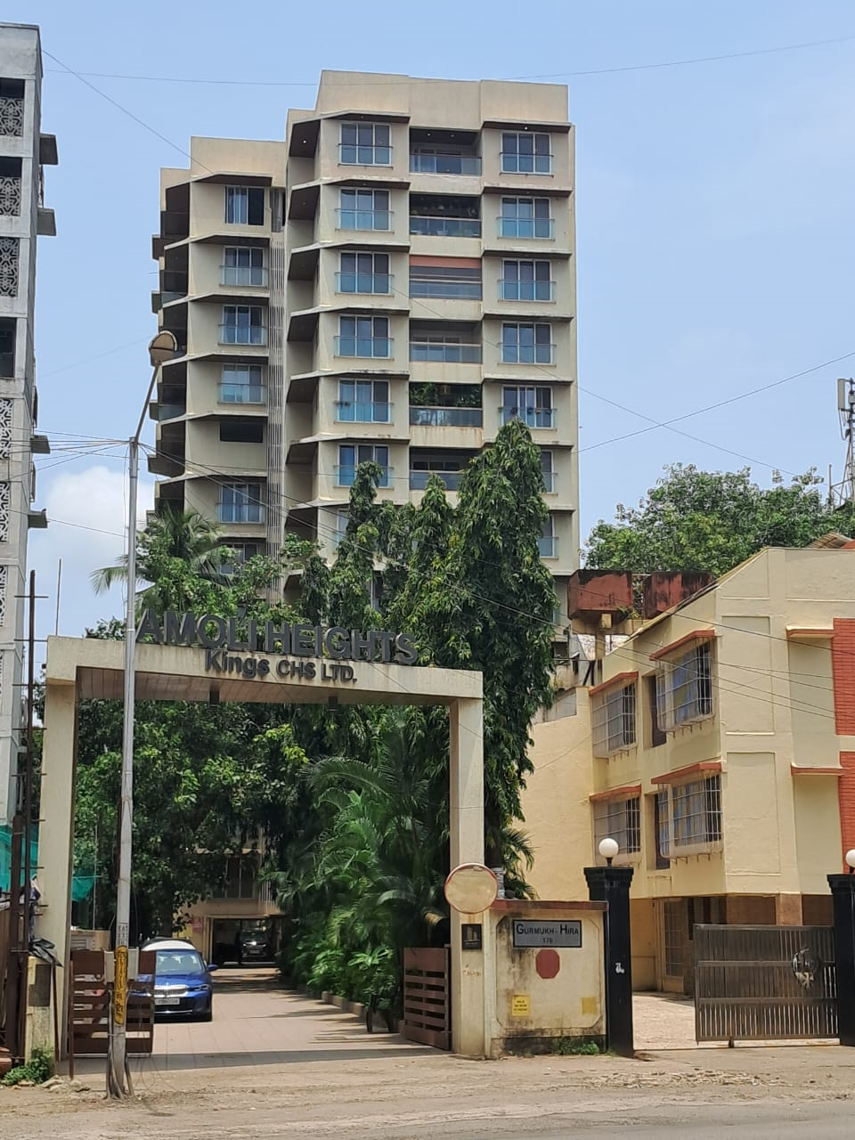2 BHK Unfurnished in Kings, Santacruz East