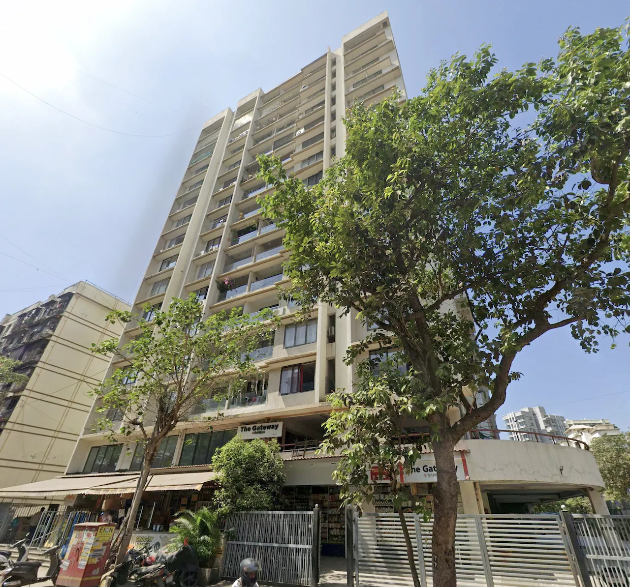 2 BHK Semi-Furnished in The Gateway , Andheri West