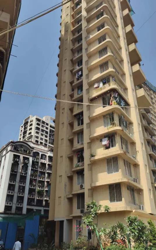 2 Semi-Furnished in Avant Hillway , Goregaon East