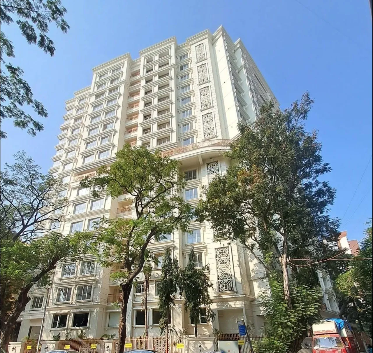 3 BHK Semi-Furnished in Juhu Acropolis