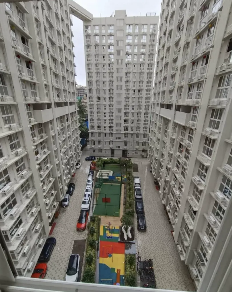 2.5 Semi-Furnished in Platinum Life , Andheri West