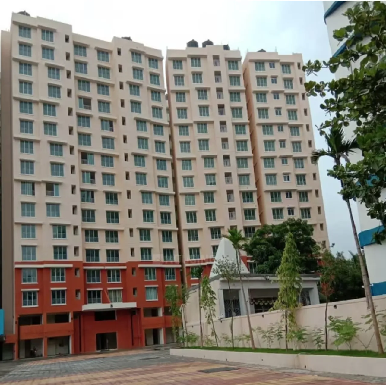 2 BHK Semi Furnished in Gundecha Greens , Kandivali East
