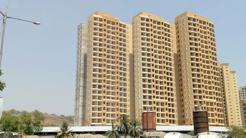3 BHK Semi-Furnished in Raheja Residency, Malad East - Photo 2