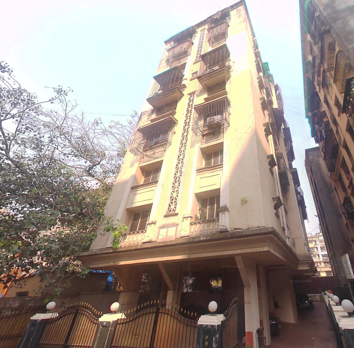 3 BHK Semi-Furnished in Prarthana Apartment, Bandra West