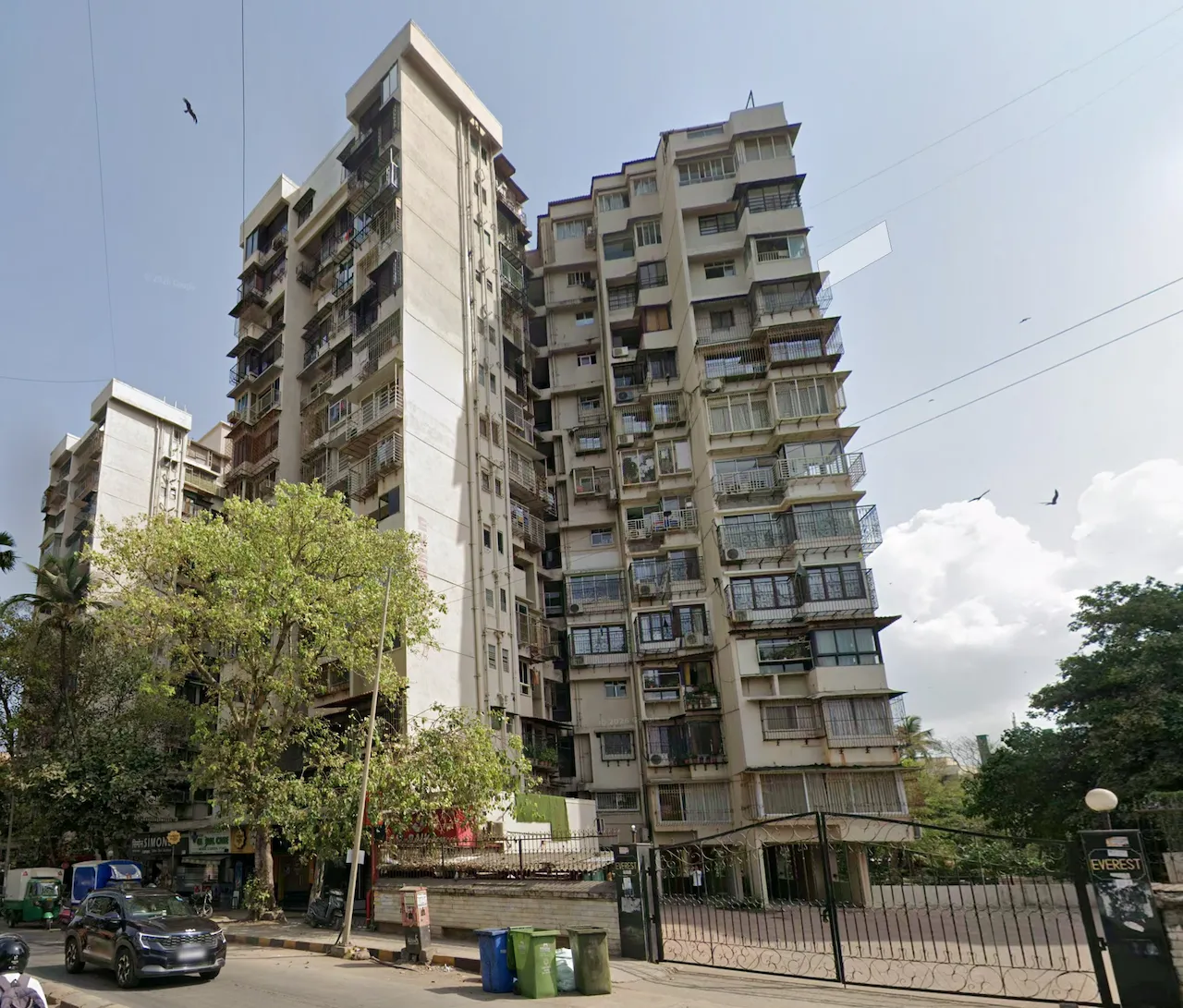 2 BHK Semi Furnished in Everest Tower , Andheri West