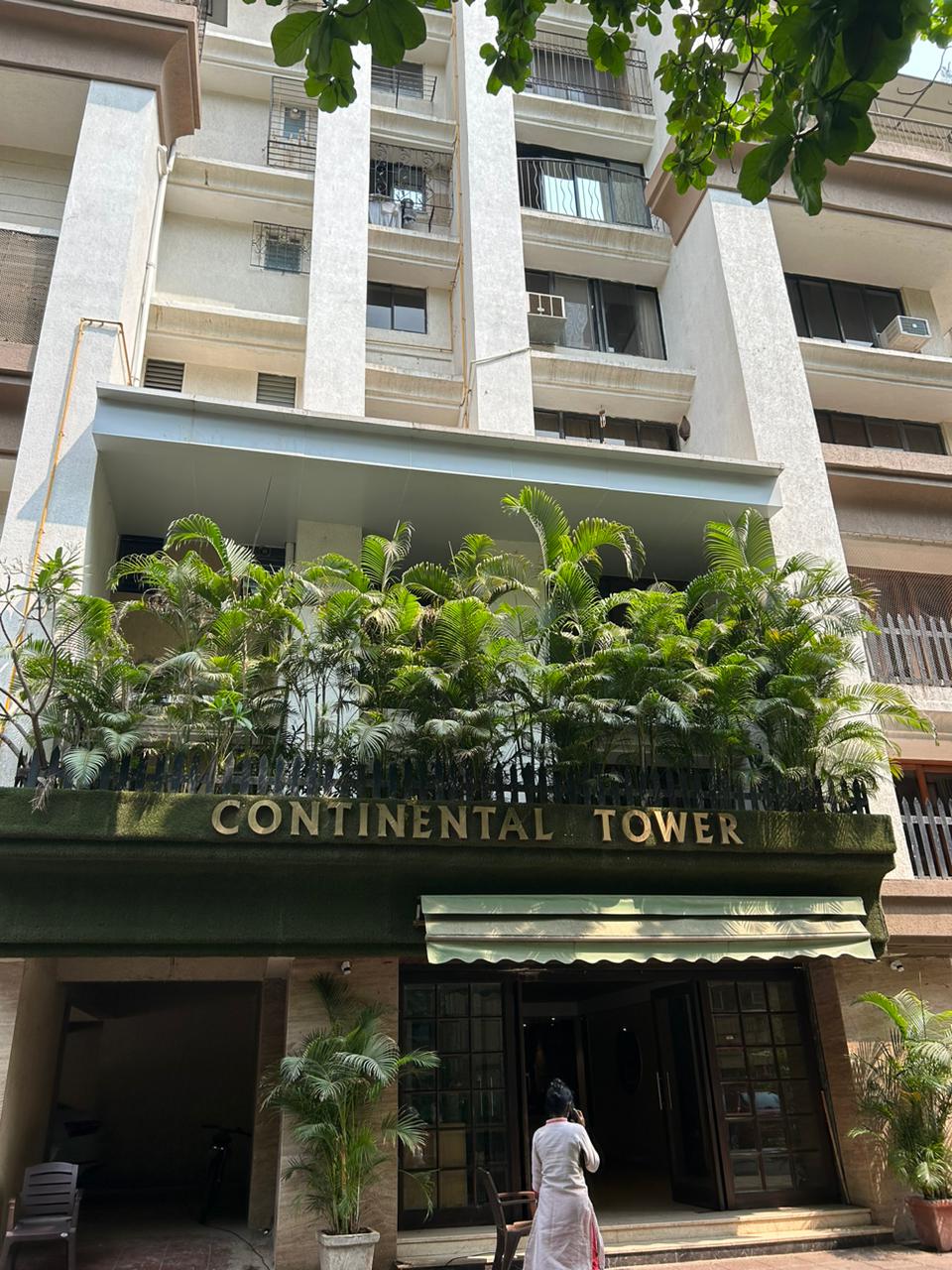 3 BHK Fully Furnished in Continental Tower, Bandra West - Photo 2