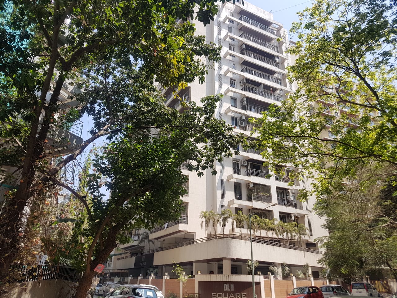 4 BHK Semi-Furnished in DLH Square, Juhu - Photo 1