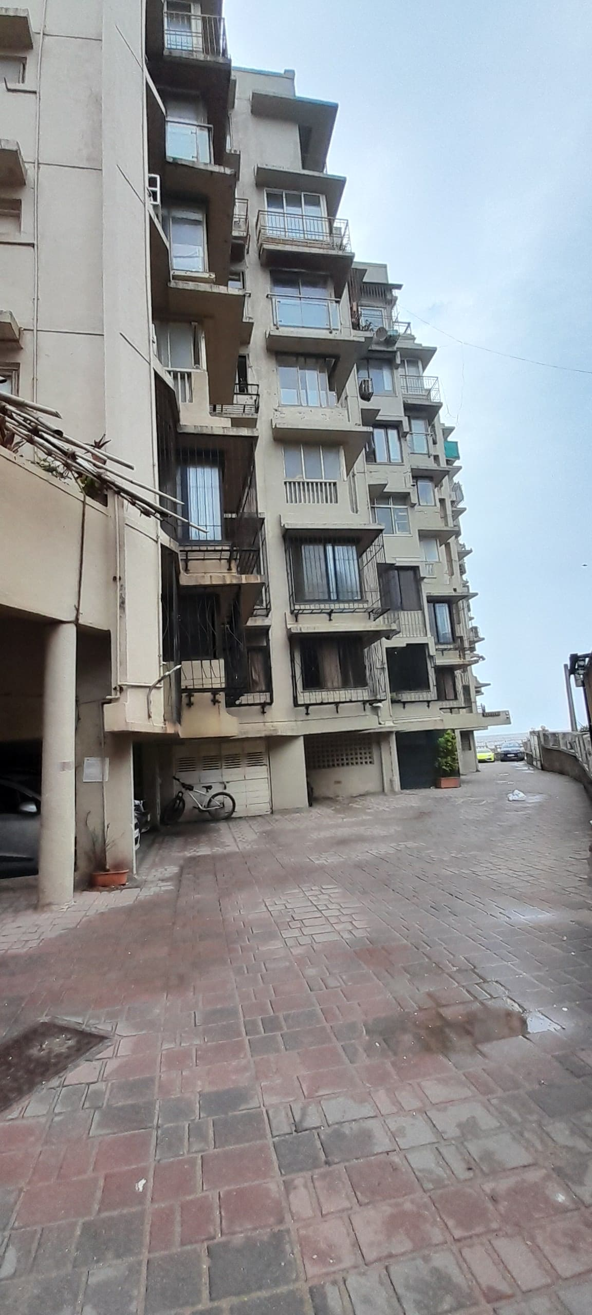 3 BHK Semi-Furnished in Riviera , Juhu