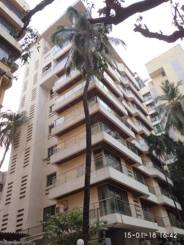 3 BHK Semi Furnished in Ekta Eminente II, Khar West