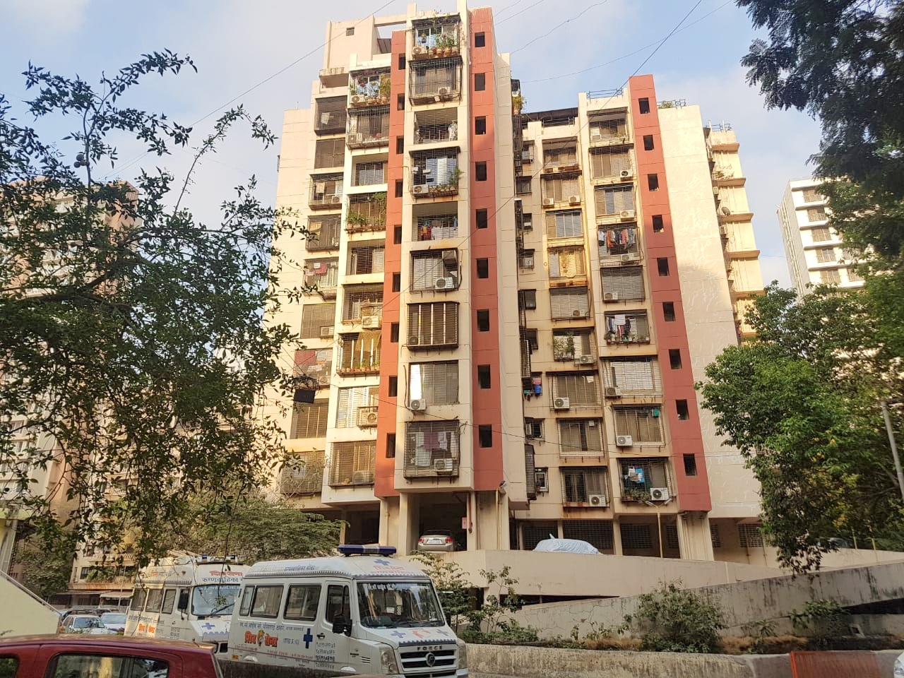 1 BHK F/F in Empire Tower, Andheri West - Photo 2