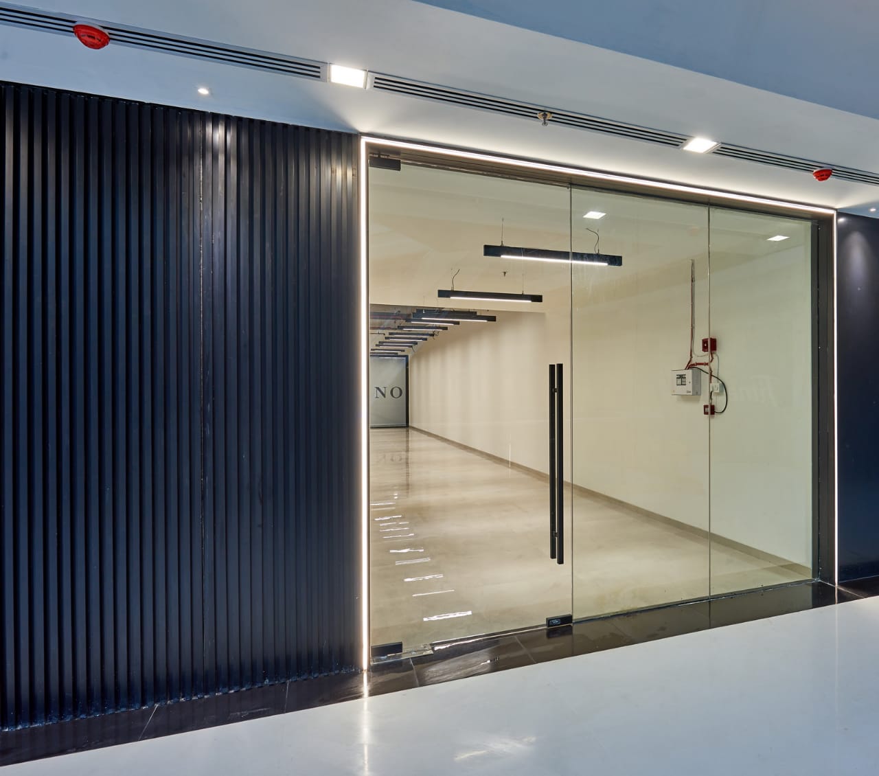 Office Semi-Furnished in Vicino , Andheri West