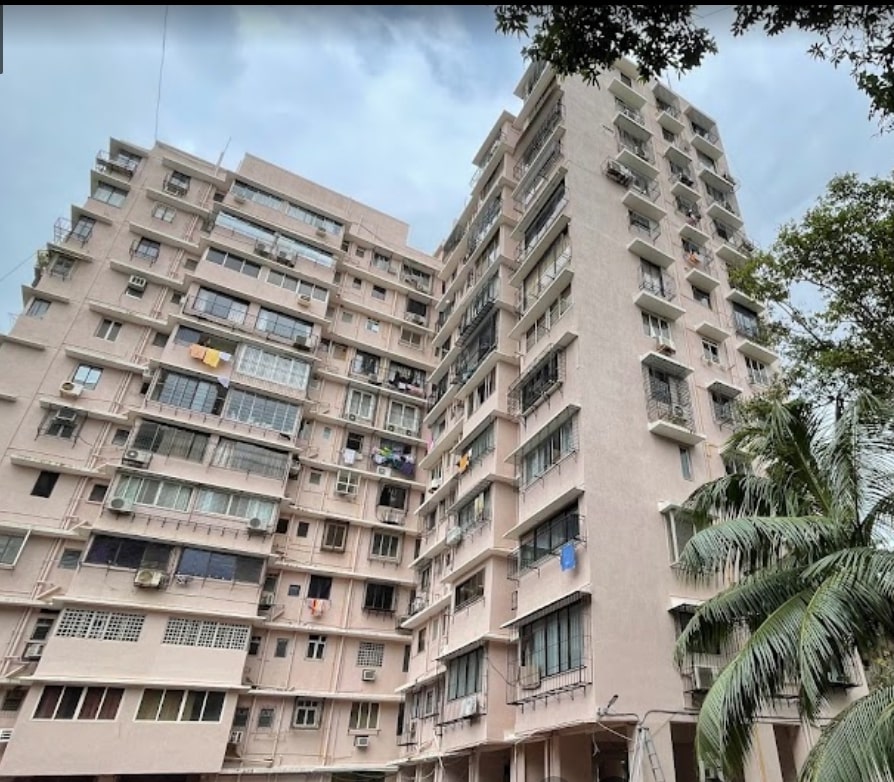 2 BHK Semi-Furnished in Himalaya Building , Worli