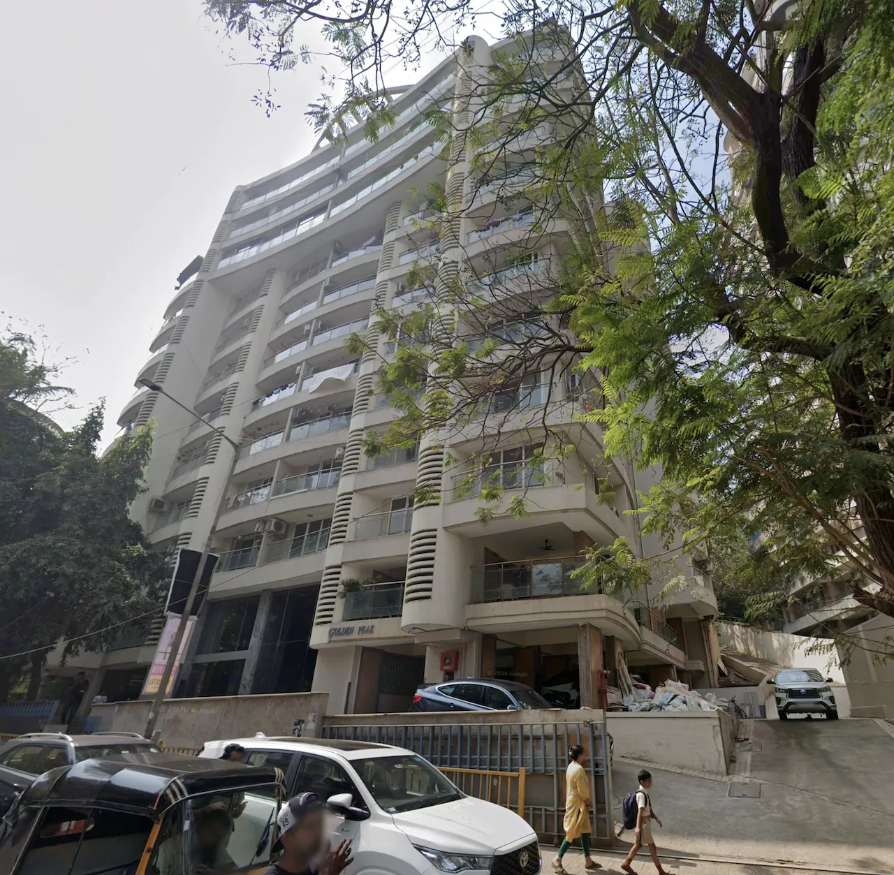 4 Semi-Furnished in Golden Peak , Khar West
