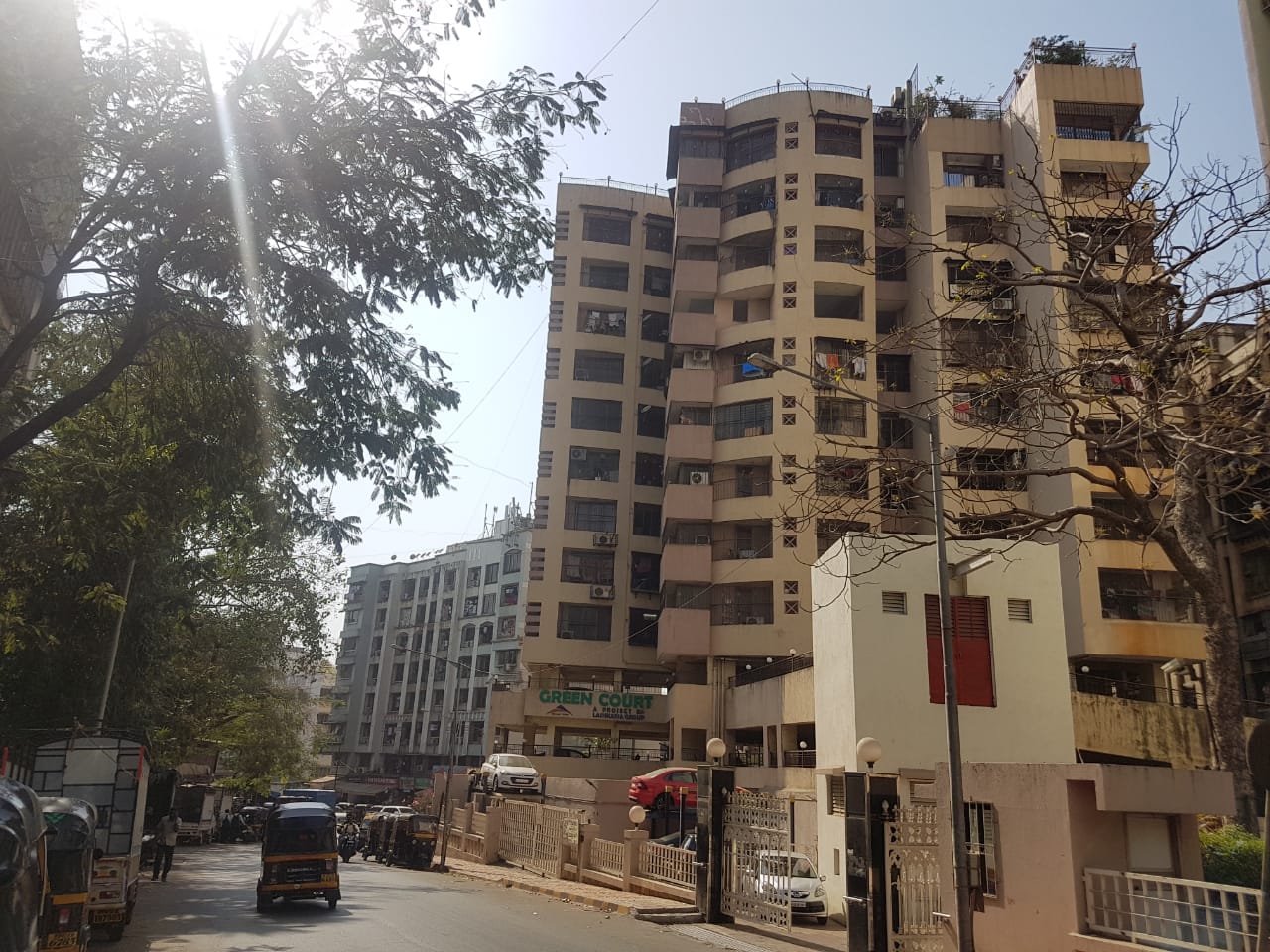 2 BHK Fully Furnished in Green Court , Andheri West