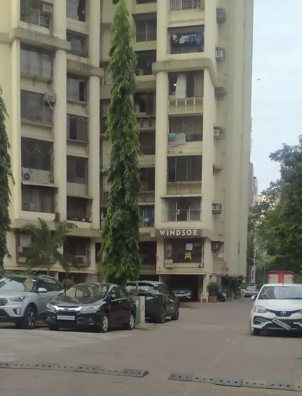 3 BHK Semi-Furnished in Windsor Tower , Andheri West