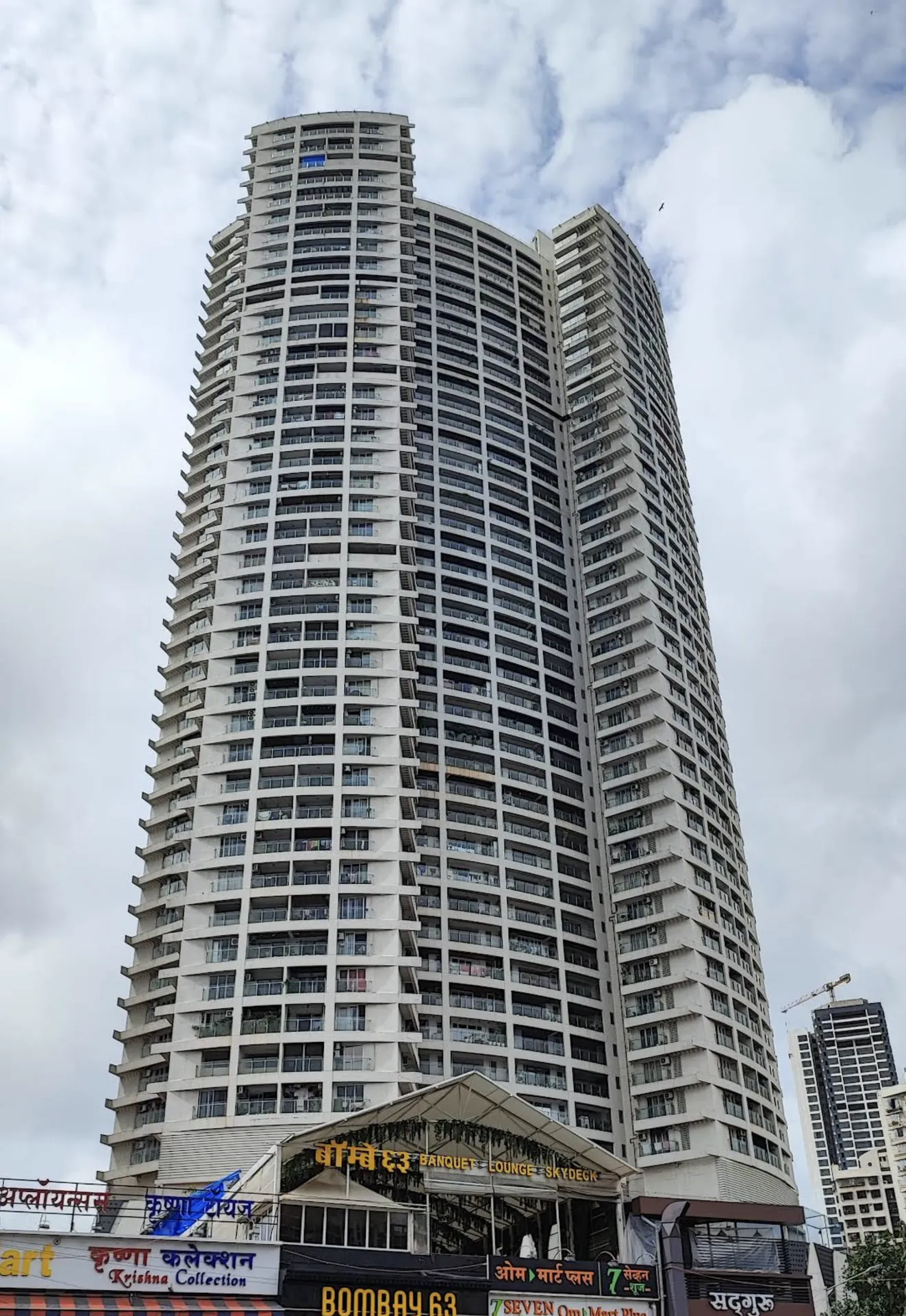 2+2 BHK Semi-Furnished in JP Decks , Goregaon East