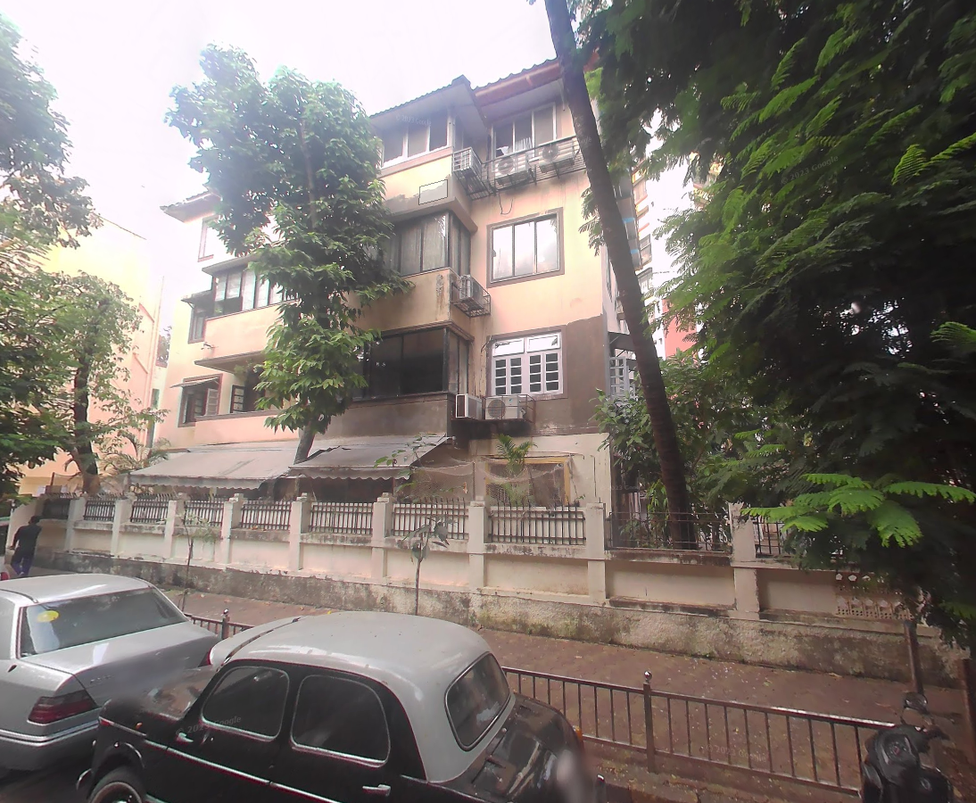 3 BHK Semi-Furnished in Le Jardine , Tardeo