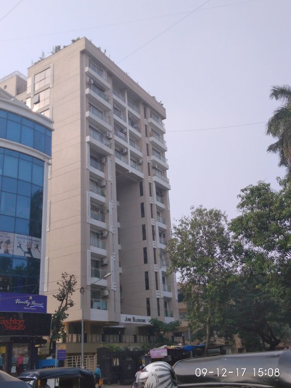 3 BHK Semi-Furnished in June Blossoms, Bandra West