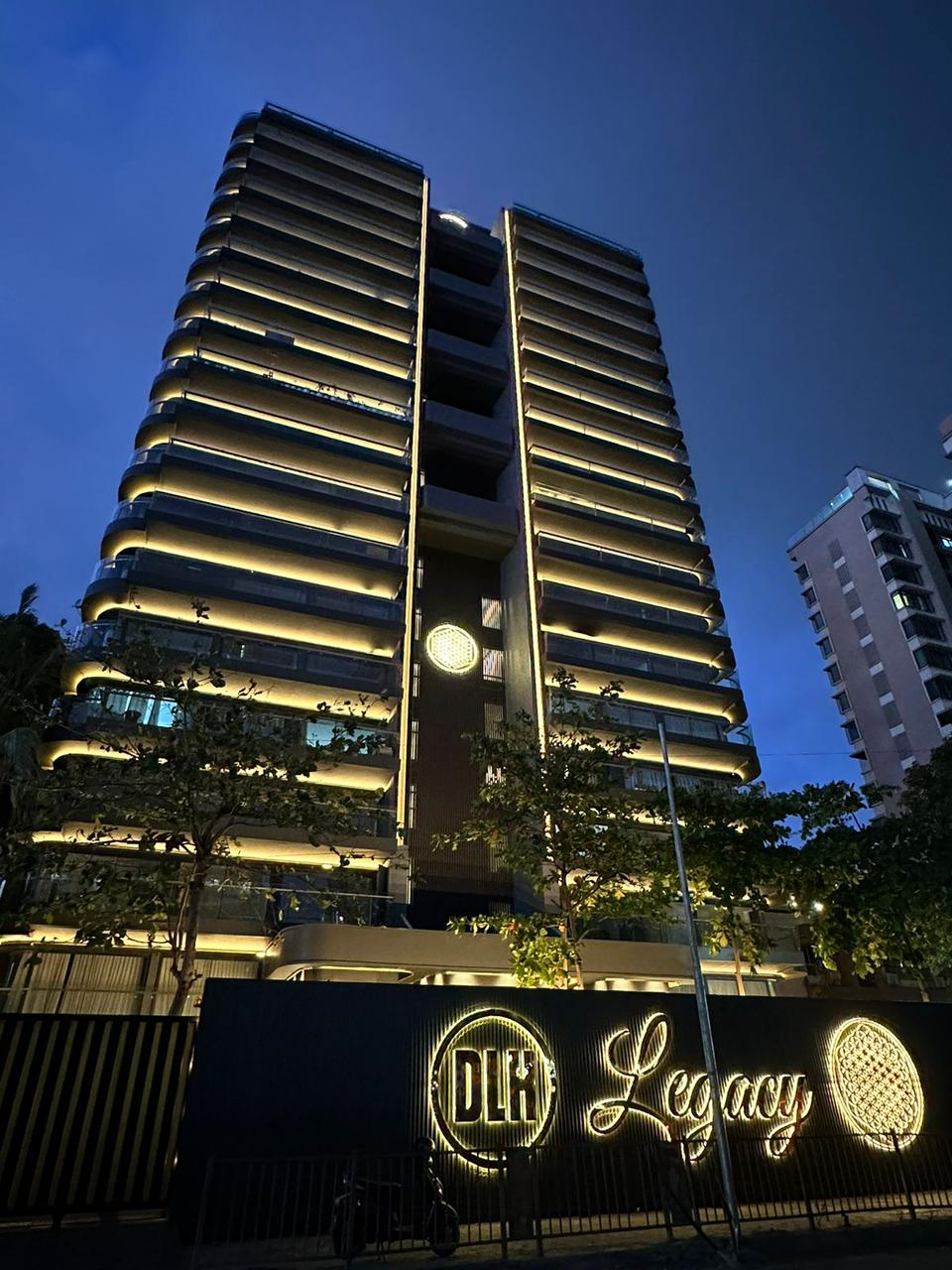 3 BHK Semi-Furnished in DLH Legacy, Juhu - Photo 3