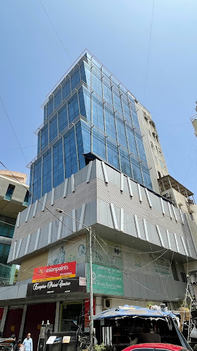 Office Semi-Furnished in Benchmark Empresa , Khar West