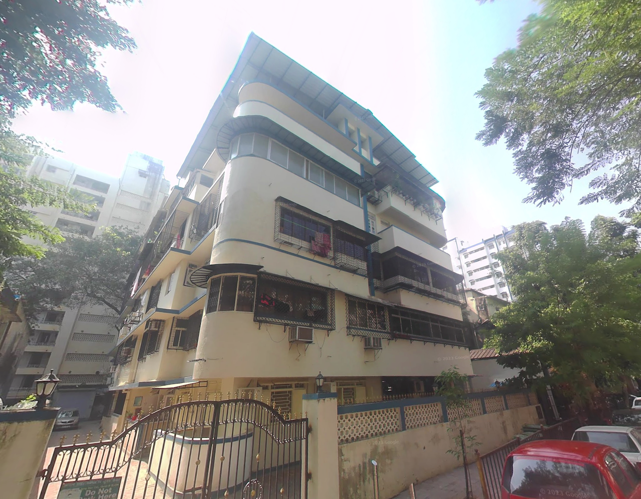 2 BHK Semi-Furnished in Surat Bahar , Colaba