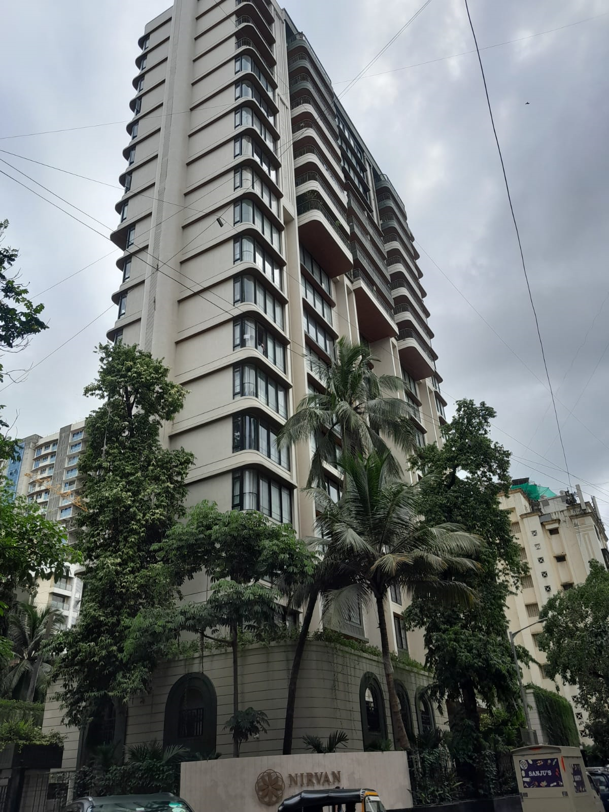 4 BHK in Aum Nirvan, Khar West - Photo 2