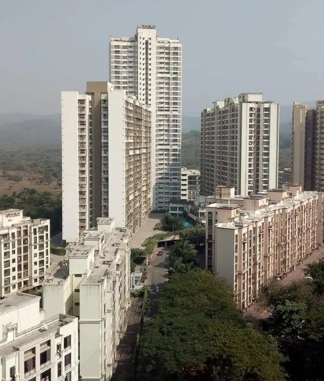 3 BHK Semi-Furnished in Raheja Serenity , Kandivali East