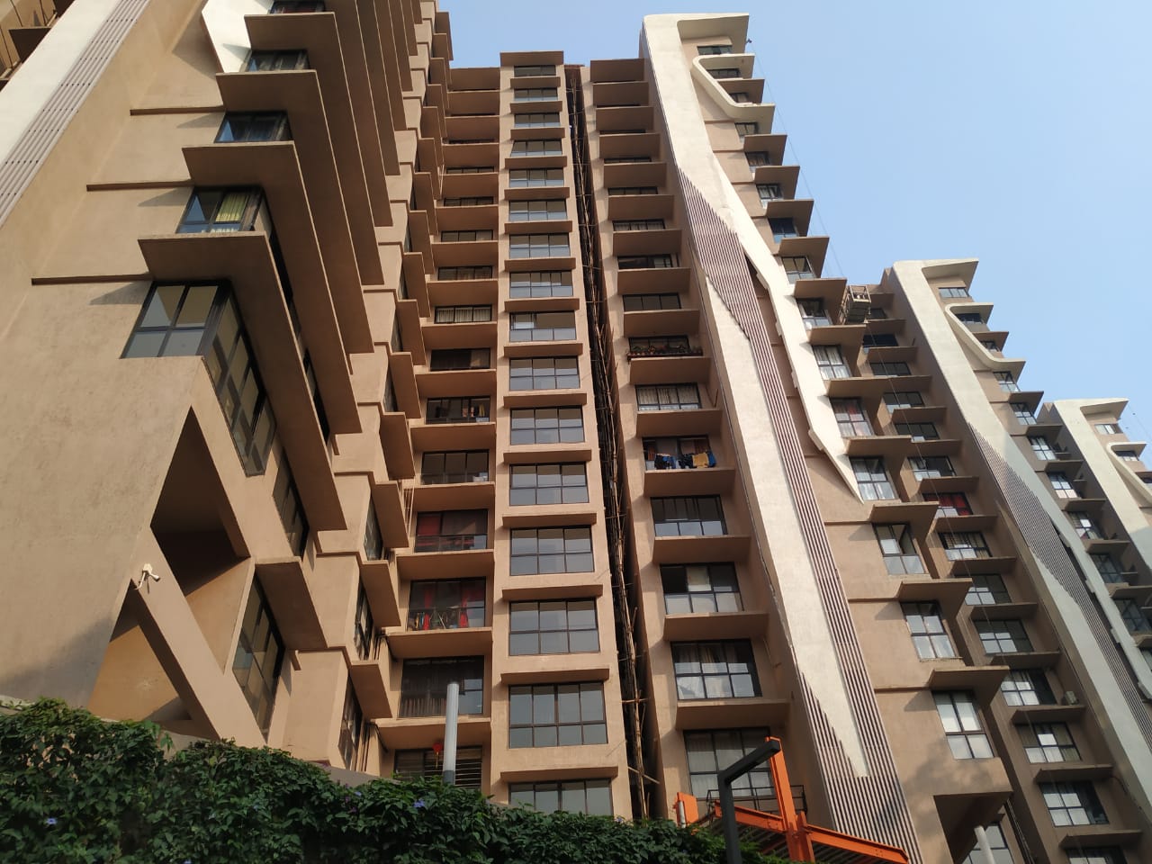 2 BHK Semi-Furnished in Kanakia Rainforest , Andheri East